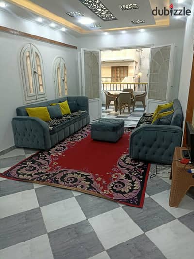 شقة مفروشة للايجار السنوي اسره أو عريس أو شركة 2 نوم ريسبشن قطعتين مطبخ حمام الدور التالت علوي يوجد جميع المرافق مياه وكهرباء واسانسير بالإسكندرية العجمي الكيلو21 بشاطئ النخيل بموقع متميز جدا