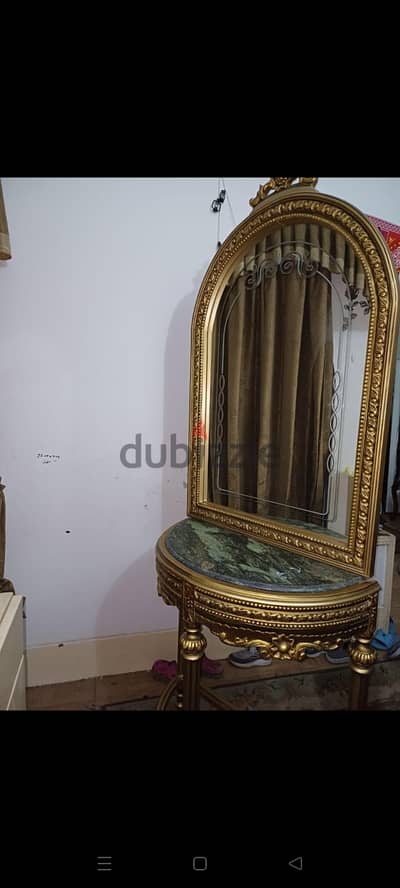كنسول مذهب فرنسي أنيق بقرصة رخام أخضر طبيعي (دمياطي)
