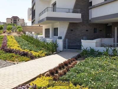 شقه للبيع داخل ارقي كمبوند taj -city بخصم 50% لفتره محدوده دقايق لمطار القاهره فى التجمع الاول