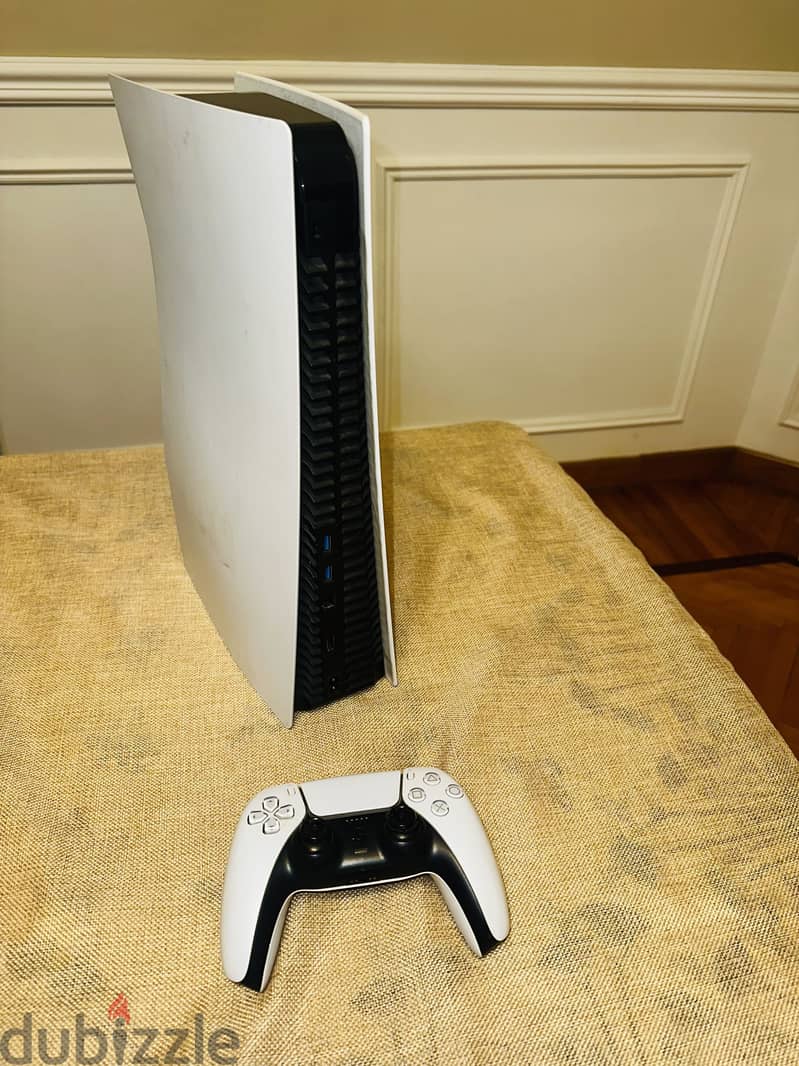 PlayStation 5 used with perfect condition with one controller 3