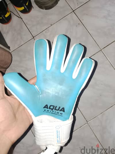 جلافز predator  aqua  مقاس 10