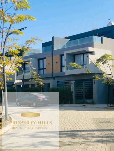 At the lowest price in the market, a standalone villa featuring a swimming pool and an elevator inside the villa, with an open view of the landscape, located in New Cairo on American University Street, next to Katameya Dunes and Hassan Allam, near 90th St