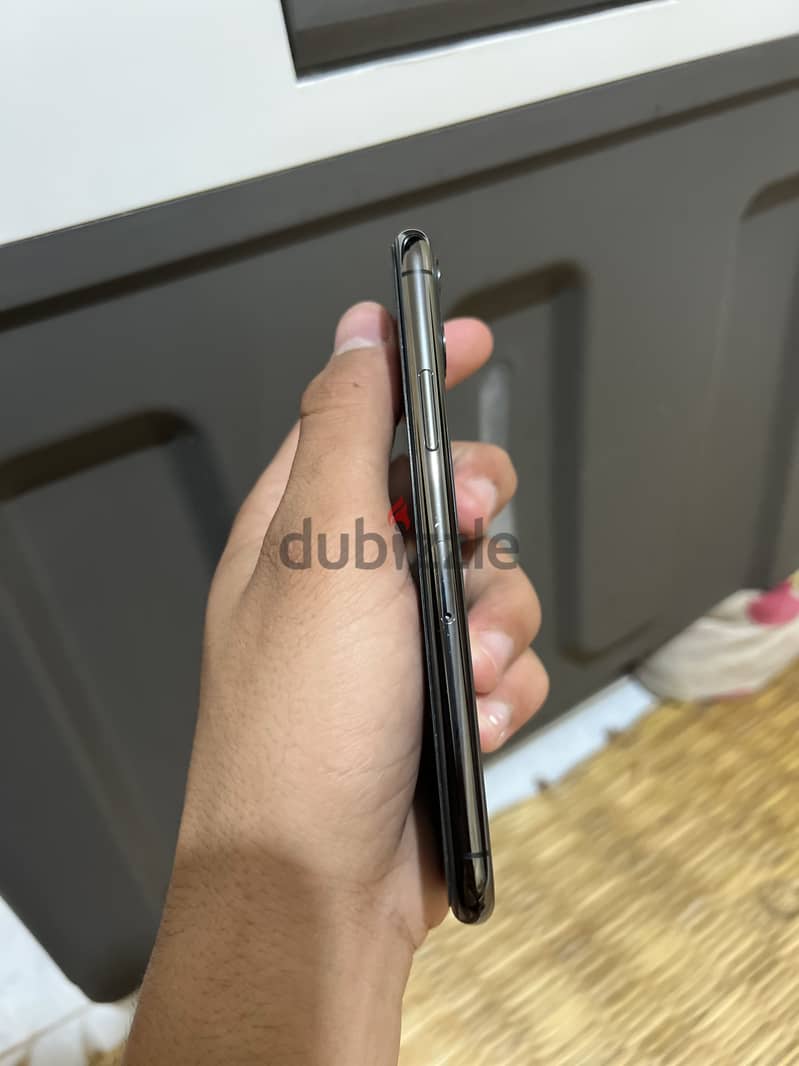 Apple - iPhone 11 Pro 6