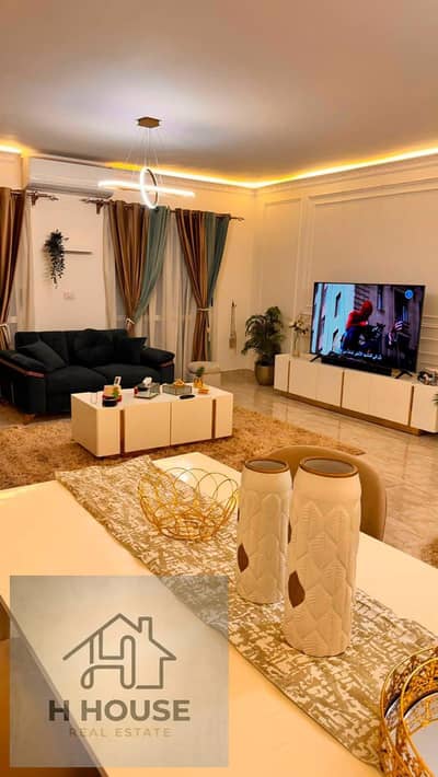  شقة مفروش للإيجار في الرحاب   ١٦٢ متر  أمام السوق الشرقي مباشرة  ٣ غرف نوم  ٣ حمامات  الدور الرابع   موقع مميز جدًا وقريب من الخدمات وا