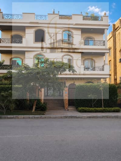 A fully finished, super deluxe 3-bedroom apartment, ready for immediate occupancy, is for sale by resale from the owner at a bargain price for a limit