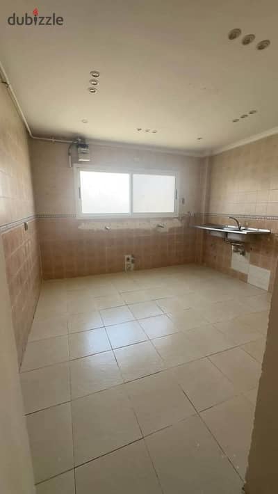 Apartment for rent in Madinaty 175 meters 3 rooms and 3 bathrooms and reception 3 pieces and large kitchen required 25 thousand inspection at any time available rent for all nationalities a very excellent opportunity