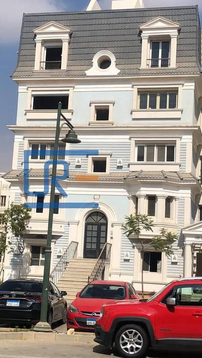 اي فيلا ميدل بحديقة للبيع  | فيو مفتوح  للاندسكيب  | ماونتن فيو هايد بارك