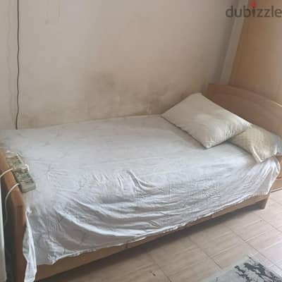 اتنين سرير اطفالي وسرير كبير