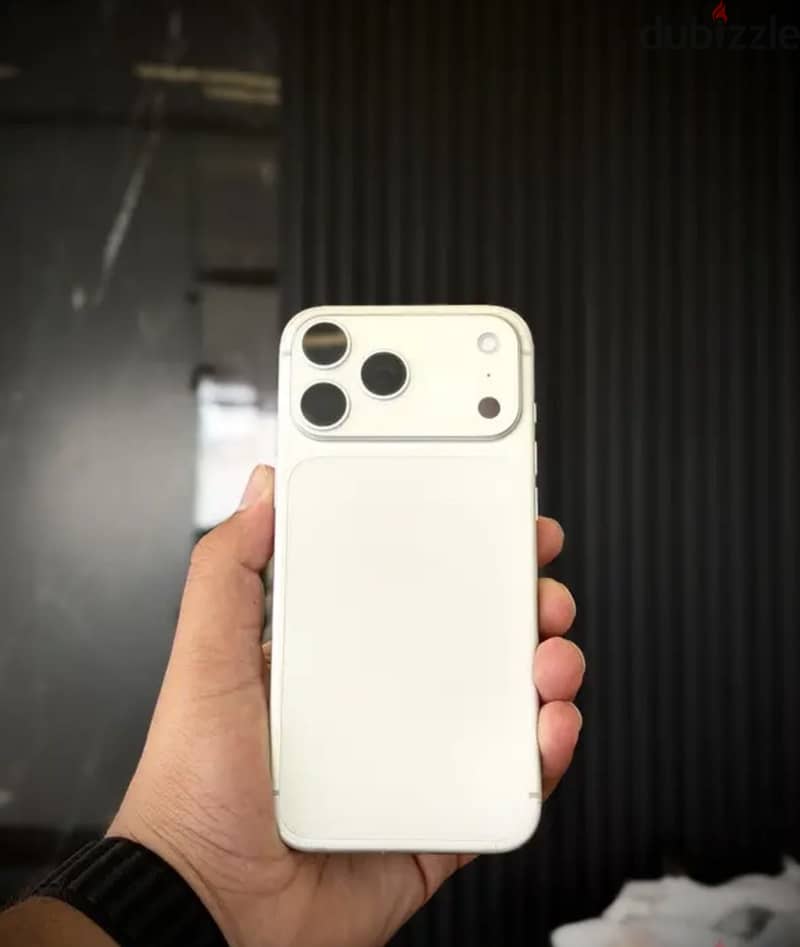 Apple - iPhone 17 Pro Max 3