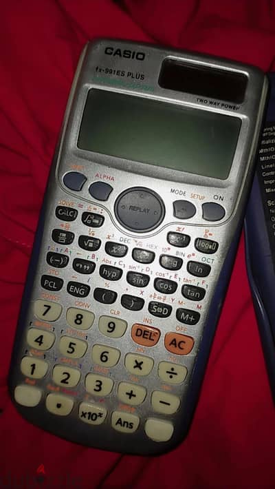 آلة حاسبة CASIO fx-991ES PLUS أصلية – استعمال خفيف