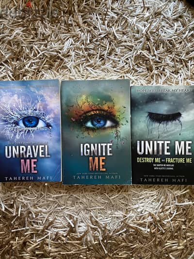Shatter me series / The Archived series