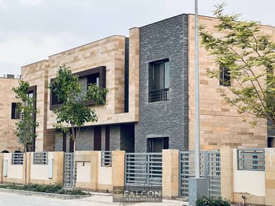 Own a Townhouse Villa at Half the Developer's Price, Directly on Suez Road in the First Settlement, Next to Airport, Nasr City, & Gardenia at Taj City