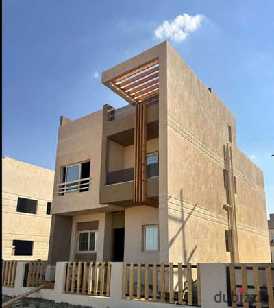 Receiving 6 months townhouse villa for sale at the price of an apartment, minutes from Mall of Arabia, with a payment plan over 7 years