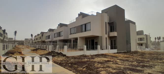 تاون هاوس 3 غرف نوم بموقع مميز للبيع في بالم هيلز التجمع الخامس Palm Hills New Cairo