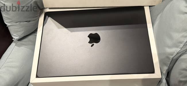 MacBook Pro 14 inch - M4 - 1 Tera - 16 ram - battery 100%