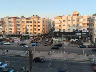 شقه مميزه للبيع بالكوثر القديم علي الشارع الرايسي