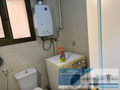 Furnished apartment for rent in Al Rehab City, Phase 5. Area: 90 sqm. Located on the 3rd floor (with elevator); features new furniture. 2 bedrooms, 1