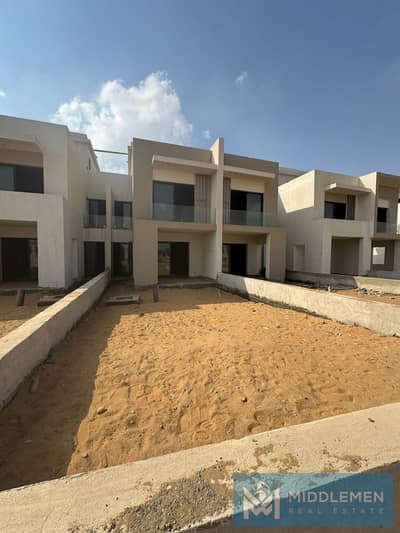town house middle 208m prime location under market price ready to move hyde park new cairo