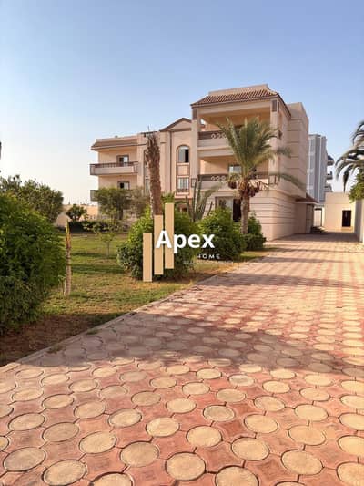 Rare investment opportunity! A 450m² villa like no other, designed exclusively for elegance and luxury. Don't miss this chance - competitively priced!