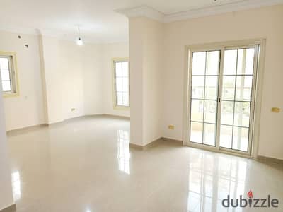 Available apartment on the Nile on the key near Qasr El-Eini