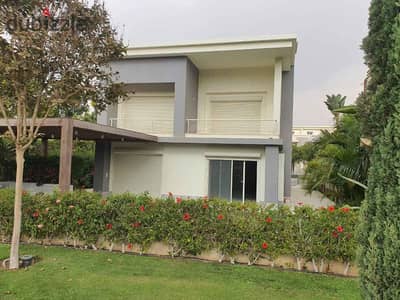For those who appreciate spaciousness own a 5-bedroom villa directly on the lagoon next to Madinaty near Stone Park Saada Al Patio