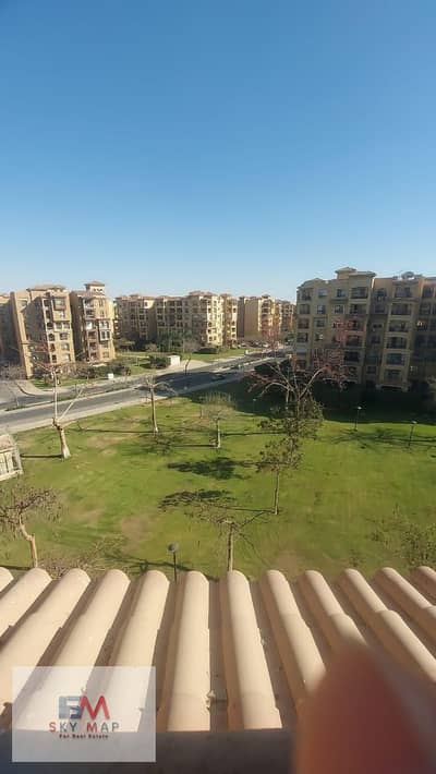 للايجار ف يمدينتي قانون جديد شقه 135 متر في B1 للوكيشن مميز جداا خطوات للخدمات بحري صريح   جاردن فيو غير مجروحه نهائي أفضل للوكيشن في مدينتي