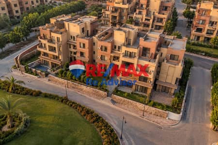 شقة 257 متر بالمطبخ والتكييفات للإيجار في كازا بيفرلي هيلز الشيخ زايد | 3 غرف + ناني