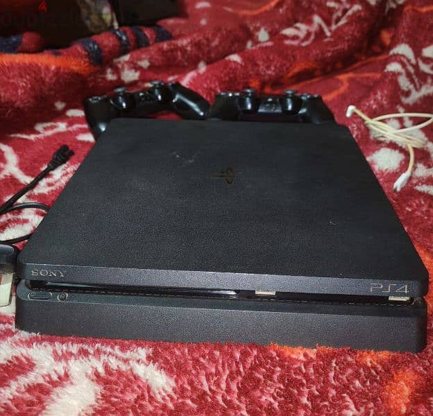 ps4 1TB| 2 controllers +batman cd game 1