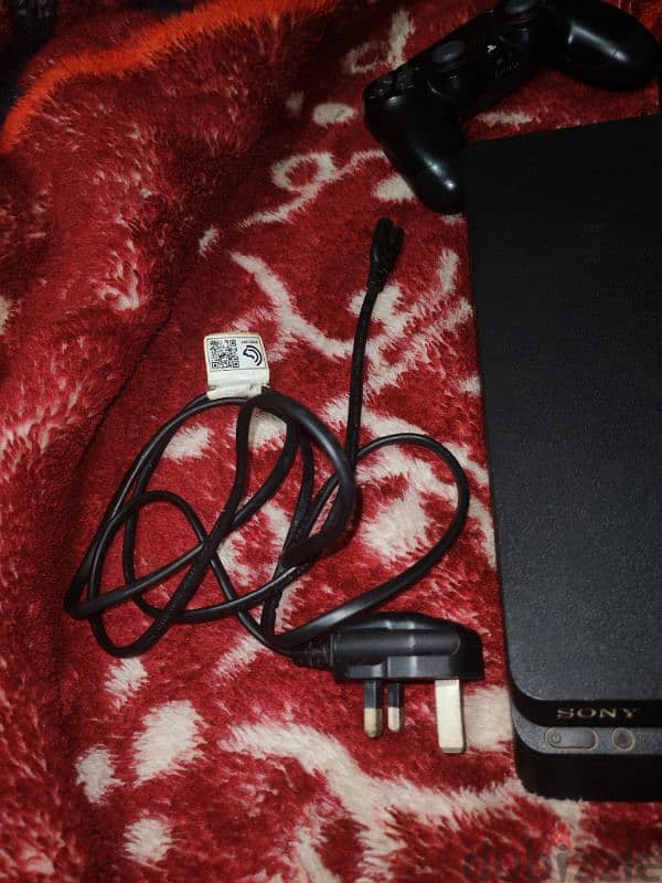 ps4 1TB| 2 controllers +batman cd game 3