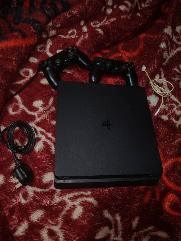ps4 1TB| 2 controllers +batman cd game 8