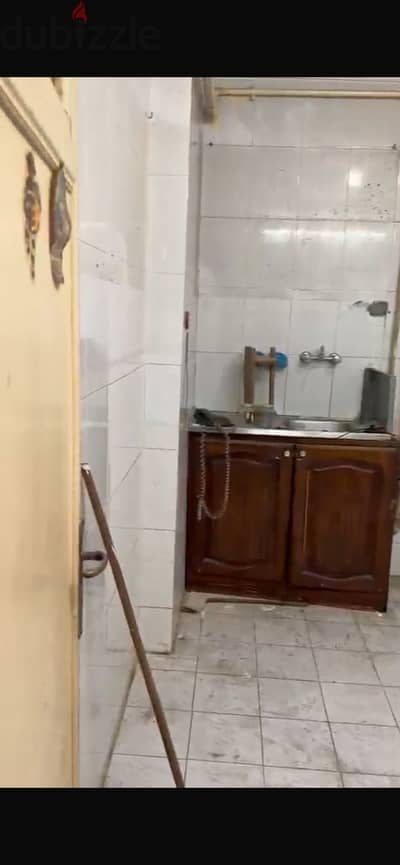 شقة ٣ غرف في فريال على شارع العدلي الرئيسي