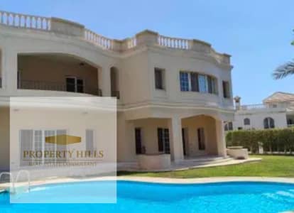 آخر فيلا 730 متر جاهزه كومبوند ساكن وفيه كل الخدمات فيلات فقط فيو لاند سكيب أمام the yard mall و الرحاب ،01 في التجمع