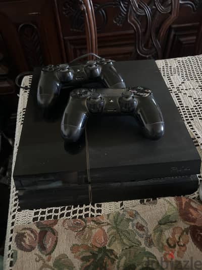 ps4 used, 2 controller