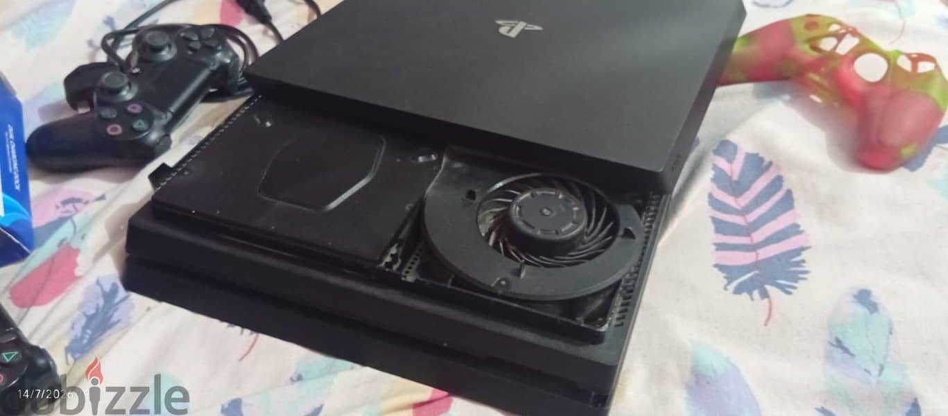 playstation 4 pro 1 TB 1