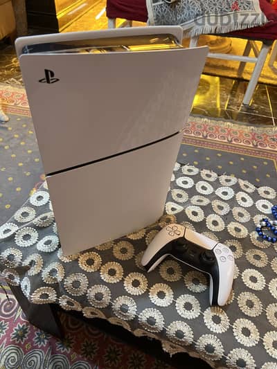 Ps5 استعمال ٣ شهور فقط السعر لسرعة البيع