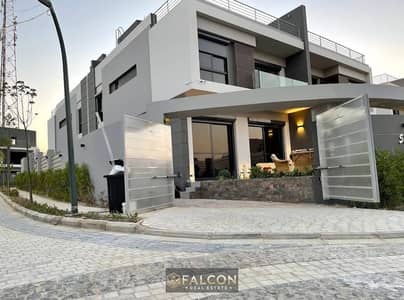 Villa with a 7 million discount, in the heart of Fifth Settlement, next to the American University in Cairo (AUC) and the Investors' District, Lavista
