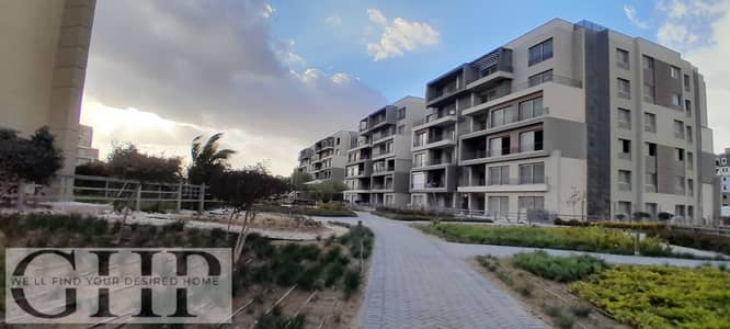شقة بموقع مميز متشطبة بالكامل للبيع في بالم هيلز التجمع الخامس أقل اوفر في الماركت Palm Hills New Cairo
