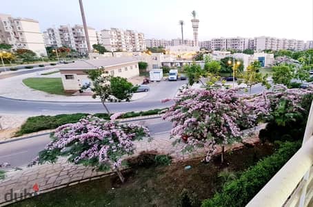 شقة للبيع جاهزة للسكن تشطيبات سوبر لوكس دور متكرر 104 متر 3 غرف البيع شامل المطبخ والدريسينج في مدينتي B6