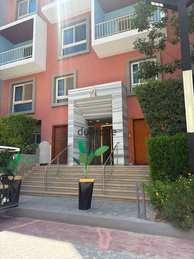 Receive your fully furnished apartment immediately, complete with appliances, air conditioning, and a kitchen, in a prime location in the heart of Fif