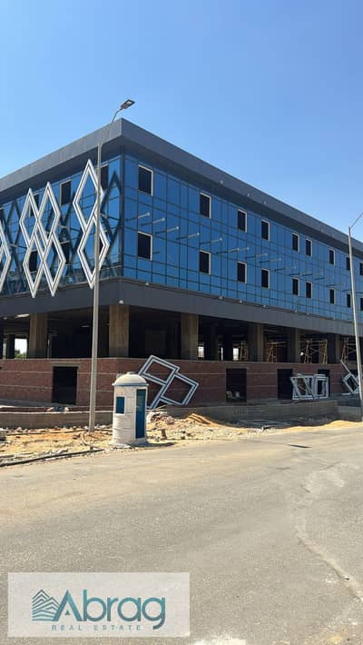 Administrative office for sale, 245 sqm, fully finished. Delivery in one year; 5-year installment plan available. Located on Gamal Abdel Nasser Axis,