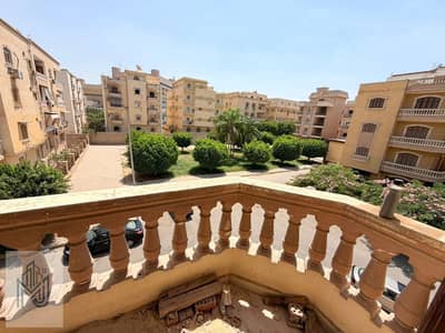 شقة مميزة جدا فى الشيخ زايد وبسعر لقطه اخر شقة للبيع فى عمارة ساكنه