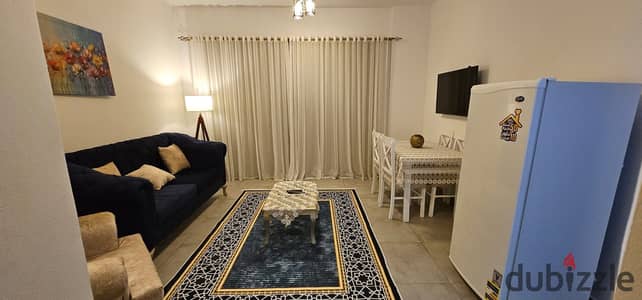 Furnished 65m² studio for rent in Privado, 3rd floor. Features modern, high-end furnishings and "extra super deluxe" finishes; overlooks the plaza.