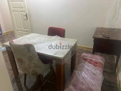 غرفه نوم ستايل تركي جديده+طاوله سفره مع كرسيين وكرسي عريض