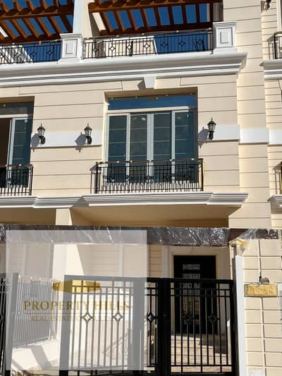 Ameez Villa Corner fully finished with a price of (1,385,000) the most upscale and distinctive compound of villas and palaces only with spacious areas, all smart under the management of Hyde Park