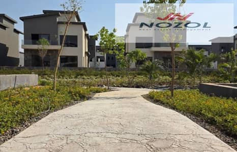 Townhouse for sale with installments Ready To Move prime location at Compound Creek Town - New Cairo