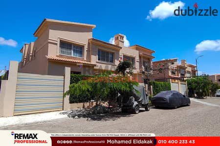 مطلات مفتوحة على ارض الجولف فيلا للبيع في اليكس ويست