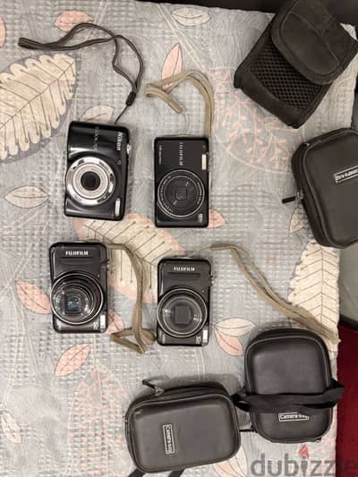 ٤ كاميرات بحاله جيده انواع fujifilm و canon