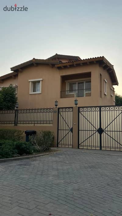 فيلا متشطبة بالكامل و أقل سعر في الماركت لوكيشن مميز داخل هايد بارك