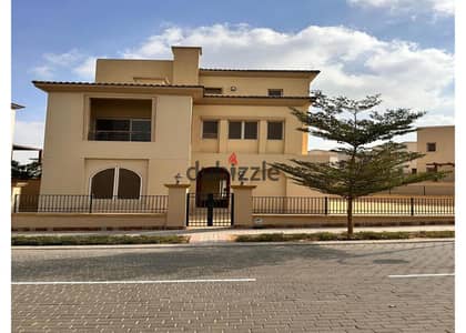 فيلا ستاندالون فيلا للبيع متشطبه بالتكيفات برايك لوكيشن اب تاون كايرو