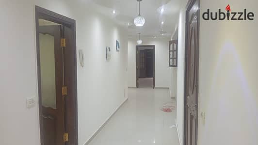 The price has been reduced for the rental speed of a 320-meter apartment in a private building with a kitchen, in a prime location steps from Army Street